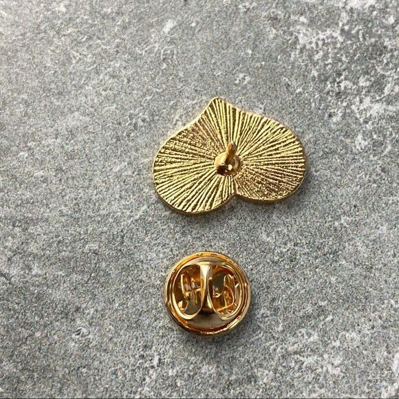 A Heart Alice Wonderland Collection Enamel Pin - Picture 5 of 6